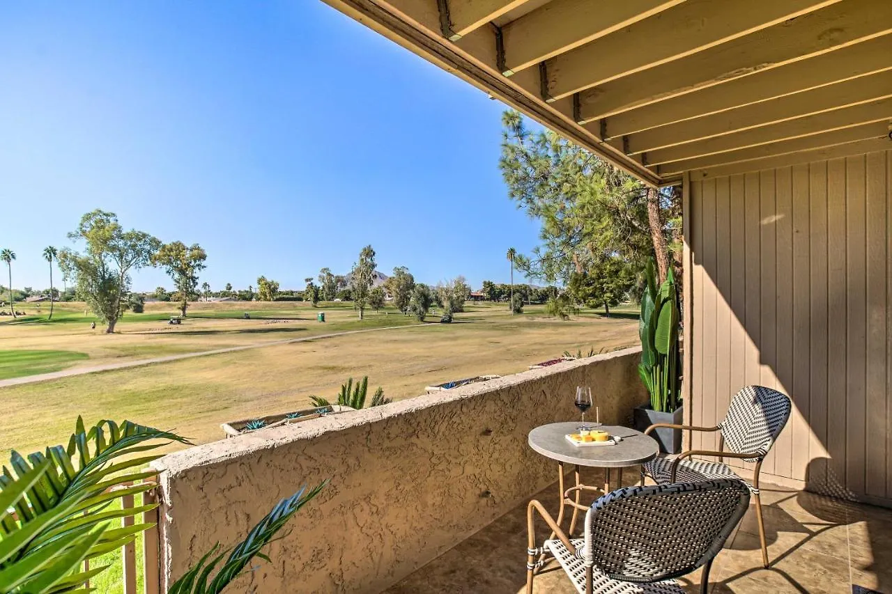 First-Floor Condo With Golf Course Views And Pool! 스코 츠 데일