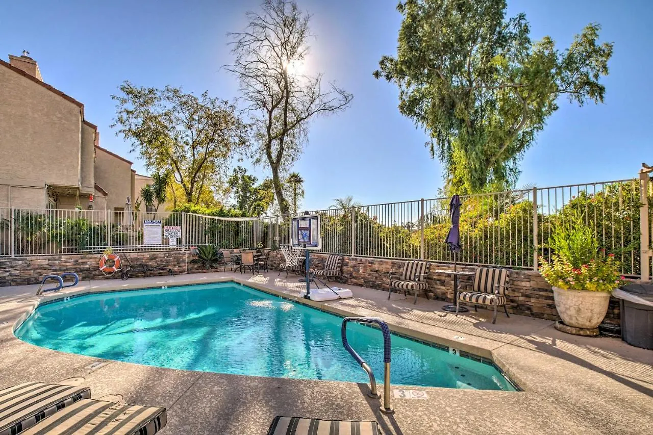 First-Floor Condo With Golf Course Views And Pool! 스코 츠 데일 아파트